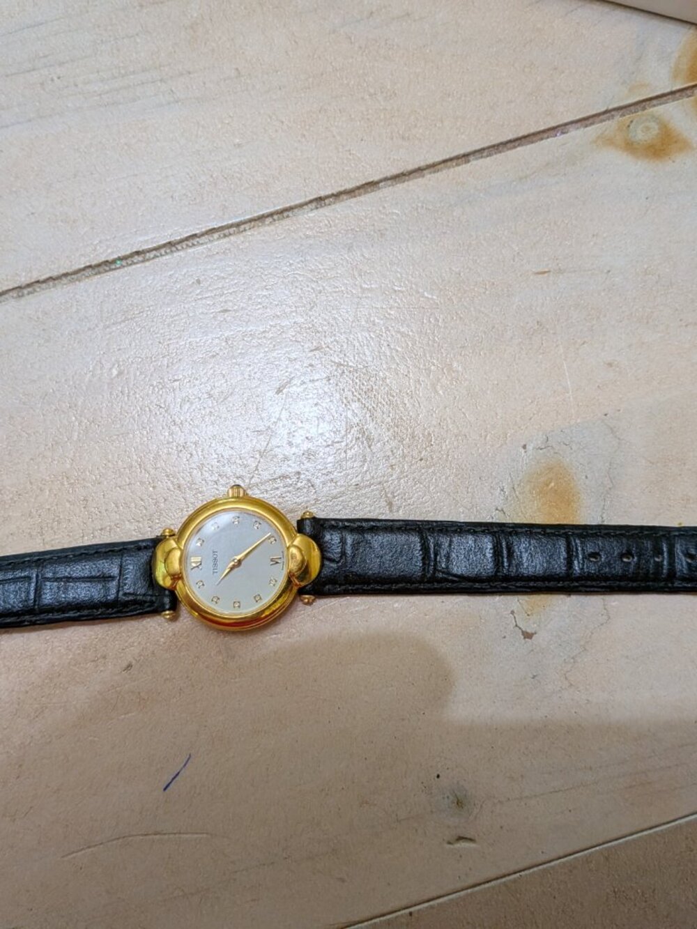 Tissot Ladies Swiss Quartz Gold Tone Dress Watch w/Original Box - Picture 4 of 6